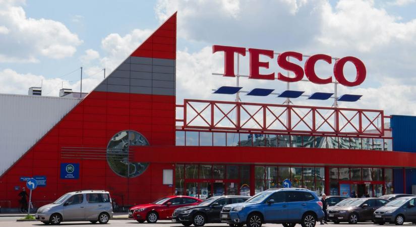 Köpni-nyelni nem tudnak a vásárlók: Még a Tesco dolgozója is elképedt attól, amit a bolt fagyasztójában talált