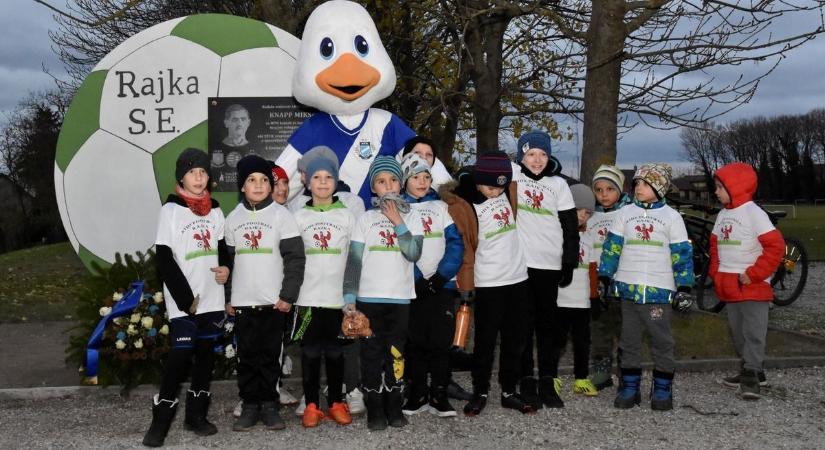 Rajka elfeledett sportoló legendája emlékművet kapott - fotók