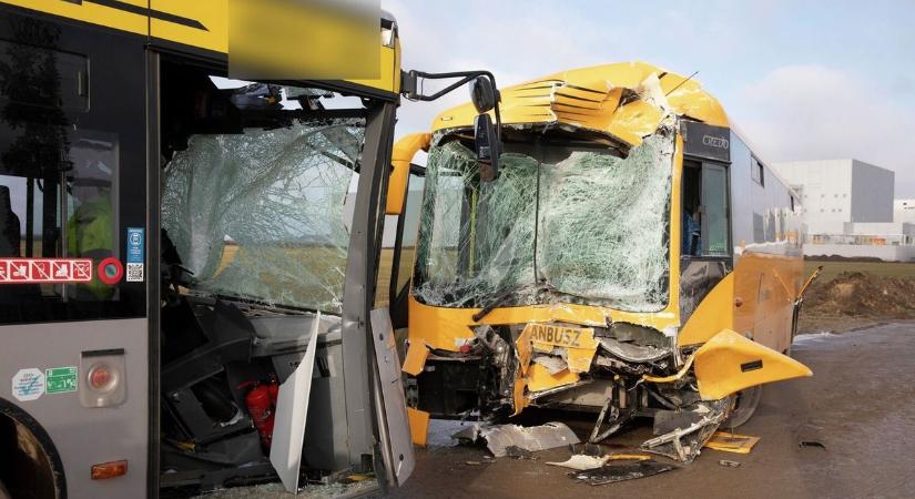 Újabb információk érkeztek a debreceni buszbalesetben megsérült személyek állapotáról