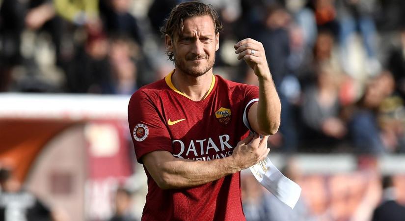 Totti ismét meglebegtette visszatérését