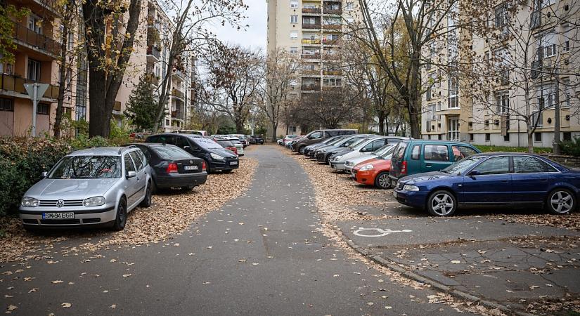 A parkolási rendszerek átalakítása mérsékelheti a levegőszennyezést, véli a Klímapolitikai Intézet kutatója