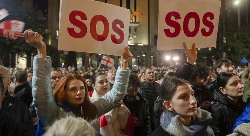 Nem tekinti törvényesnek a kormányt, nem adja át a hatalmat a nyugatbarát grúz elnök