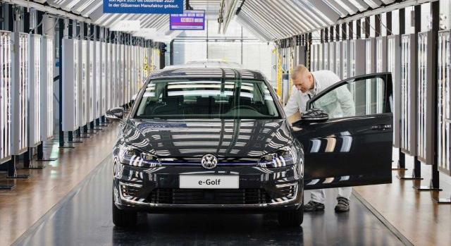 Befejeződött az elektromos Volkswagen Golf gyártása