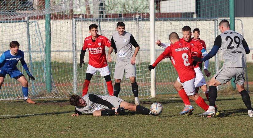 Továbbra is őrzi veretlenségét a Tiszakécskei LC II. – galériával