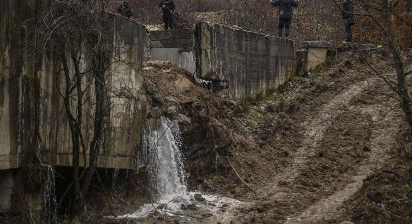 Felrobbant egy létfontosságú vízcsatorna, Koszovó és Szerbia gyakorlatilag egymást vádolja terrorcselekménnyel