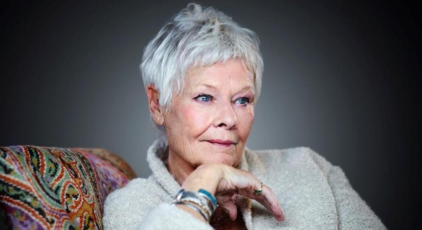 Judi Dench 90 éves lesz, a papagája mégis Ribancnak szólítja