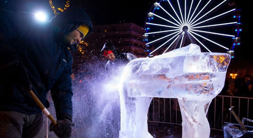 Jégszobrász show szórakoztatta a kecskemétieket – galériával