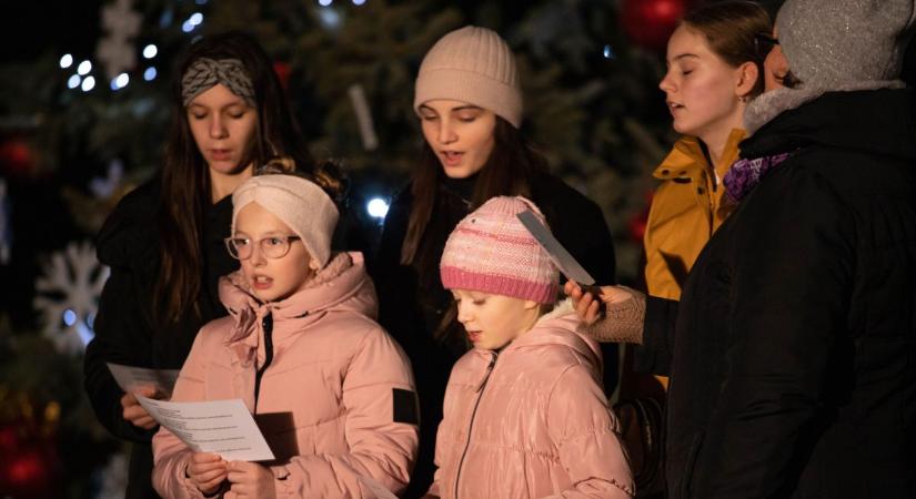 Megkezdődött az adventi várakozás időszaka Kerekegyházán – galériával