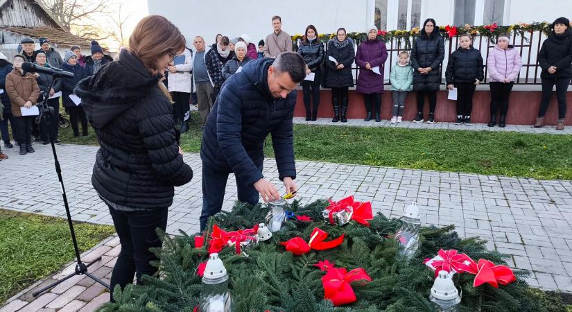 Meggyújtották az első gyertyát Csökmőn is