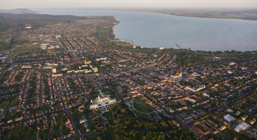 Ezek miatt érdemes most a Balatonra menni