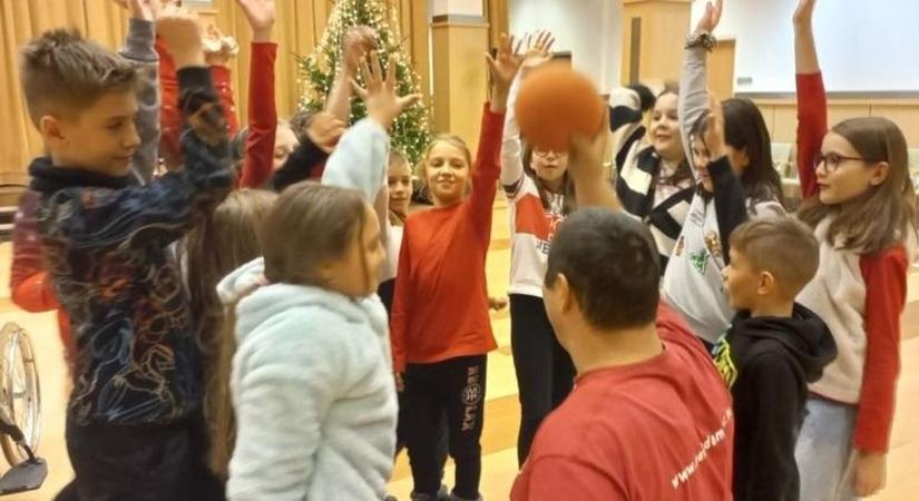 Hidat emelnek a fogyatékkal élők felé Baján