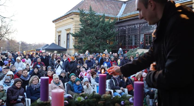 Velence első adventi gyertyája is felgyúlt