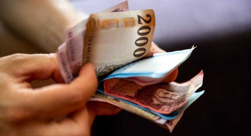 Forintgyengüléssel indul a hét: már 414 forint egy euró