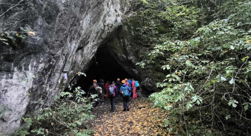 Adrenalin és alvó denevérek - a Kecskelyuk barlangban jártunk - videó!