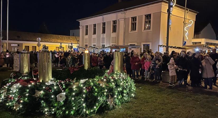 Dorogon is meggyújtották az első gyertyát