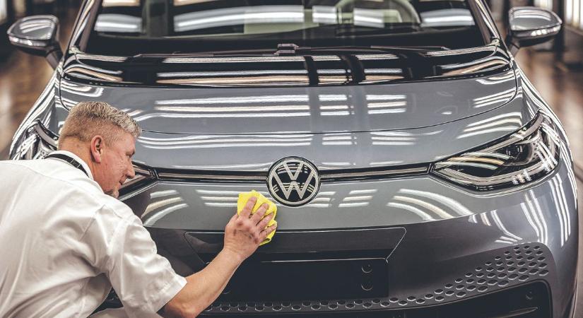 Németországban sztrájk kezdődött a VW gyáraiban