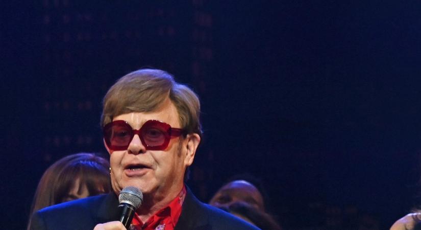 Rettenetes hír jött Elton Johnról