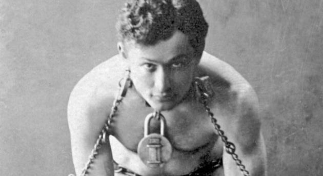 Különleges bélyeggel emlékezik Harry Houdini világhírű bűvészre a Magyar Posta