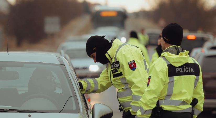 Megkapták az első testkamerákat a kassai rendőrök, a felvételeket nem lehet törölni és módosítani