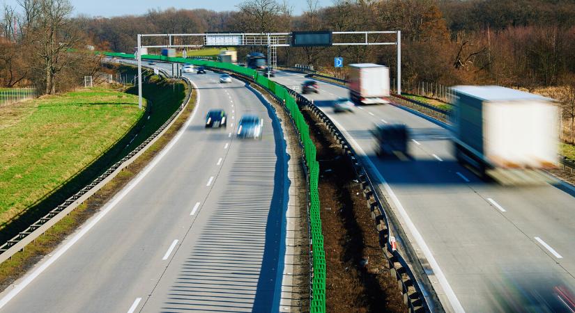 Vasárnaptól megvásárolhatók a jövő évi autópálya-matricák