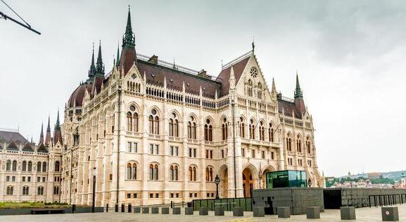 A kormány meghatározná az Air Hungary közfeladatait