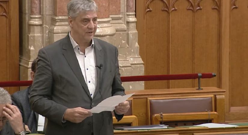 Gréczy Zsolt: Túl sok fiatal megy el