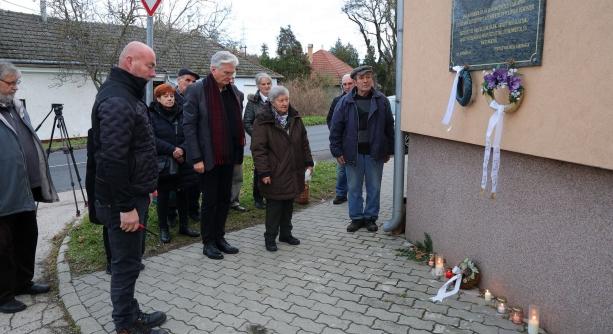 Fekete lap a település történelemkönyvében