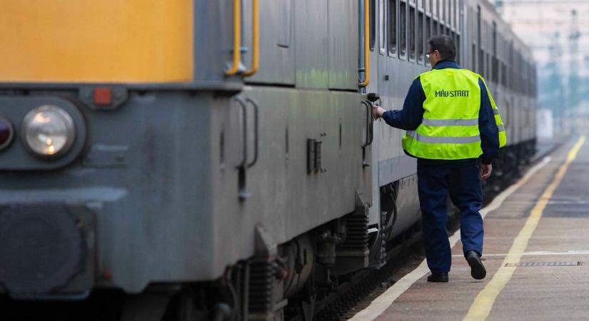 Gázolt a vonat Győrnél, kimarad, vagy sokat késik néhány járat