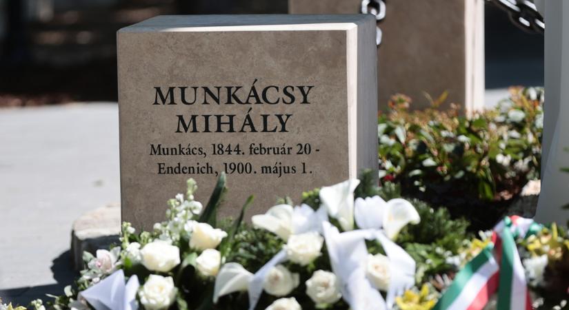 A Petőfi család, Arany János és Munkácsy Mihály után Izsó Miklós végső nyughelye is megújult