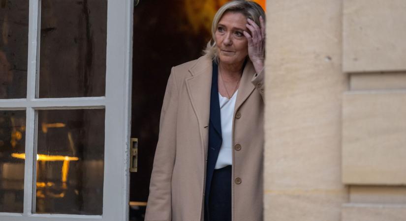 Le Pen kezében a francia kormányfő sorsa