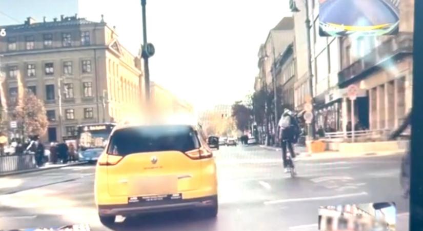 Áthajtott a piroson, elgázolt egy kerékpárost, majd belecsapódott egy taxiba egy sofőr