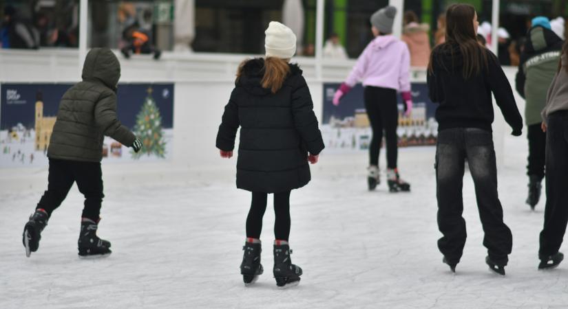 Ingyen korcsolyázhatnak a debreceni általános iskolások