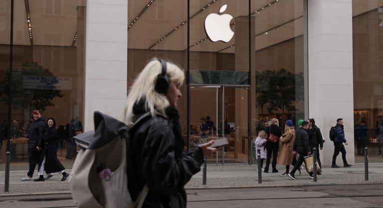 Óriási botrány az Apple-nél, illegálisan figyelhették meg az ott dolgozókat