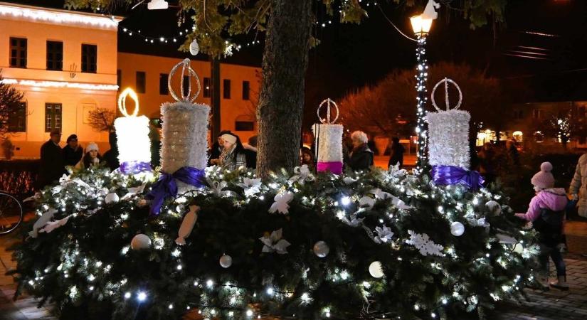 Adventi koncert színesítette az első gyertyagyújtást Szabadszálláson – galériával