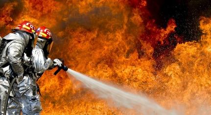 Katasztrófavédelem: a legtöbb karácsonyi tüzet gyertyák, mécsesek okozzák