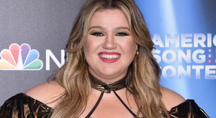 Kelly Clarkson 8 éves kisfia Frank Sinatrát énekelve mutatta meg, örökölte édesanyja zenei tehetéségét