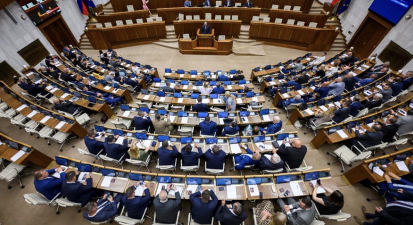 Jóváhagyta a parlament a költségvetést, 4,7%-os a GDP-arányos hiány