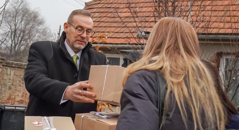 Debreceni nagycsaládot ajándékozott meg a SEMCORP