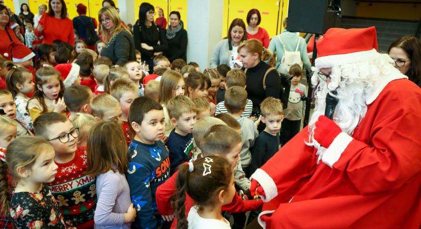 A Mikulás már megérkezett az Arénába (galéria, videó)