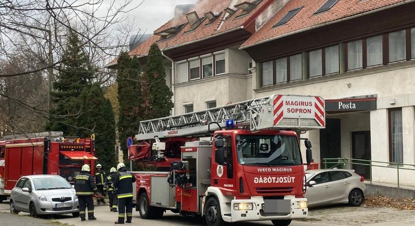 Lakástűz egy társasház tetőtéri lakásában Sopronban