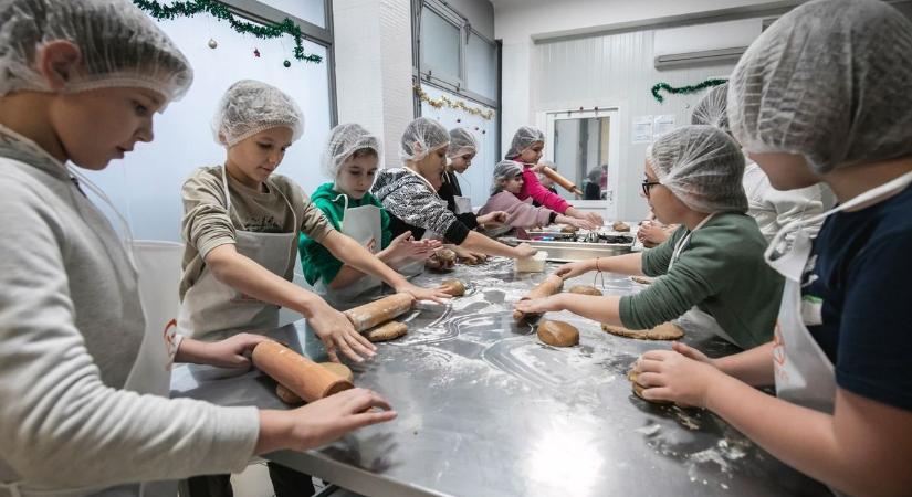 Ennél több szeretet nem fér bele a mézeskalácsba – fotók, videó