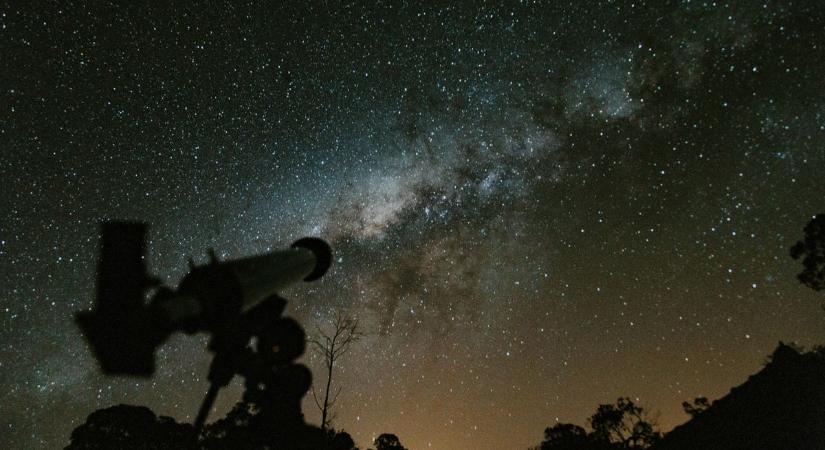 Hatalmas előrelépést tett a NASA: félszáz UFO-galaxist fedezett fel