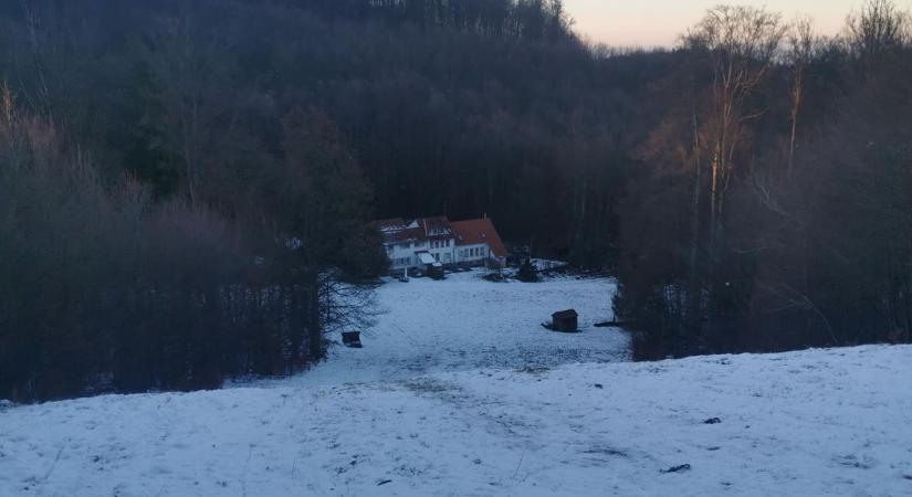 Holle anyó megrázza dunnáját a hegyvidékeken