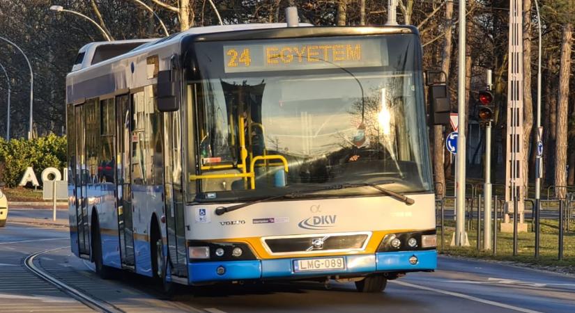 Terelőútvonalon közlekednek a buszok Debrecenben a Fradi meccs miatt