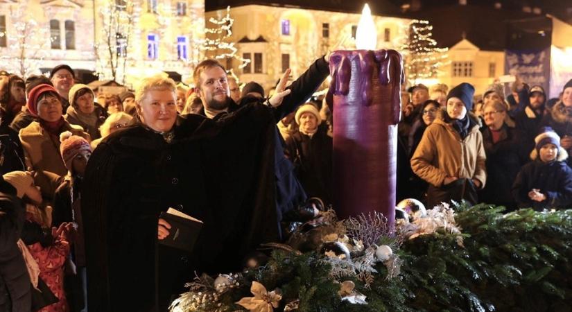 Vasárnap meggyújtják a második gyertyát is a győri adventi koszorún