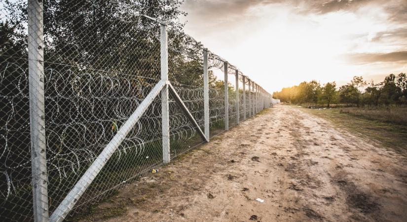 Holttestet találtak Ásotthalomnál a határkerítésnél