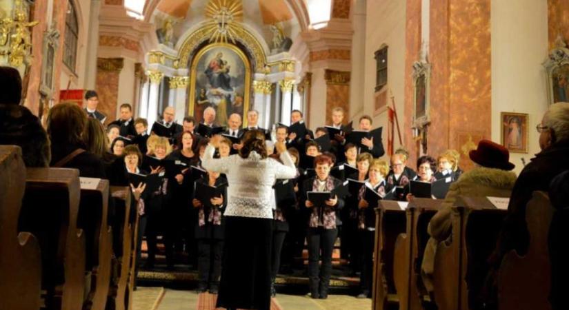 A muzsika hangjaival várják a szeretet ünnepének eljöttét