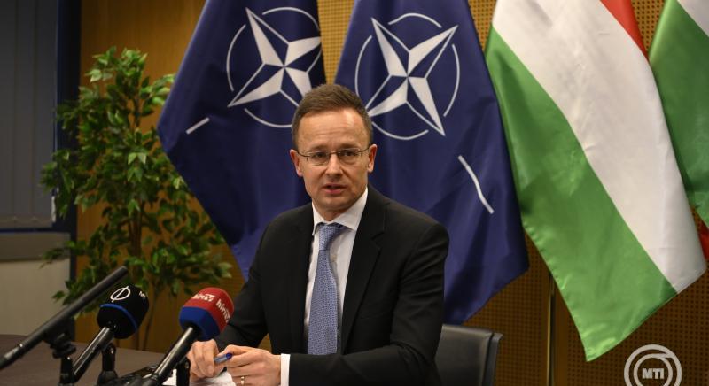 Szijjártó Péter: nem szabad feláldozni a NATO kollektív védelemét semmilyen harmadik ország miatt