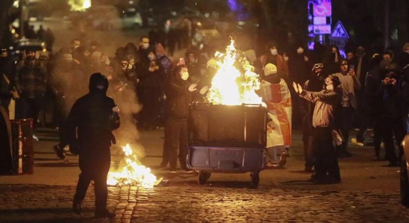 Lassan egy hete tartanak az összecsapások Grúziában a rendőrök és a kormányellenes tüntetők között