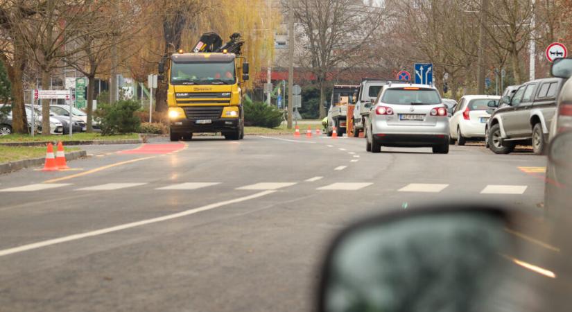 Az utolsó simításokat végzik a Bajcsy-Zsilinszky utcában